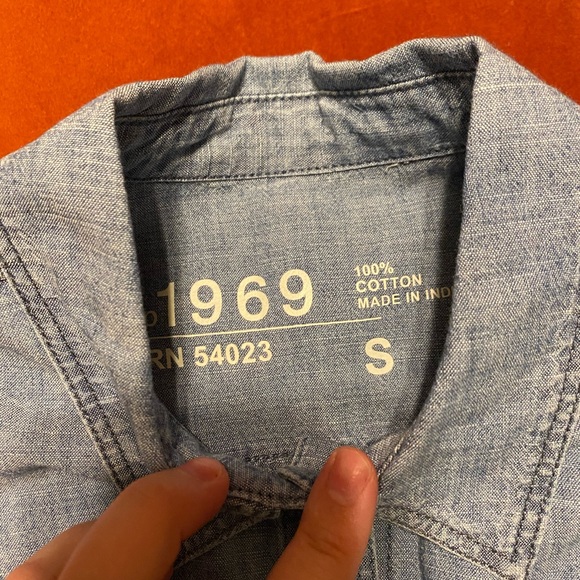 Women’s button down - Picture 2 of 5